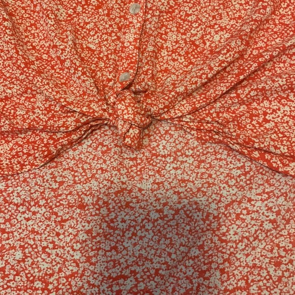 Knotted blouse - Picture 2 of 4